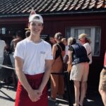 Erik Sømming betjener iskøen