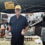 Emil Visdal solgte honning  på Høstmarkedet
