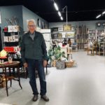 Tor Audun lover mye godt på julemessa.