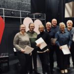 Nå er de i full gang med øving i Sanden Revyteater